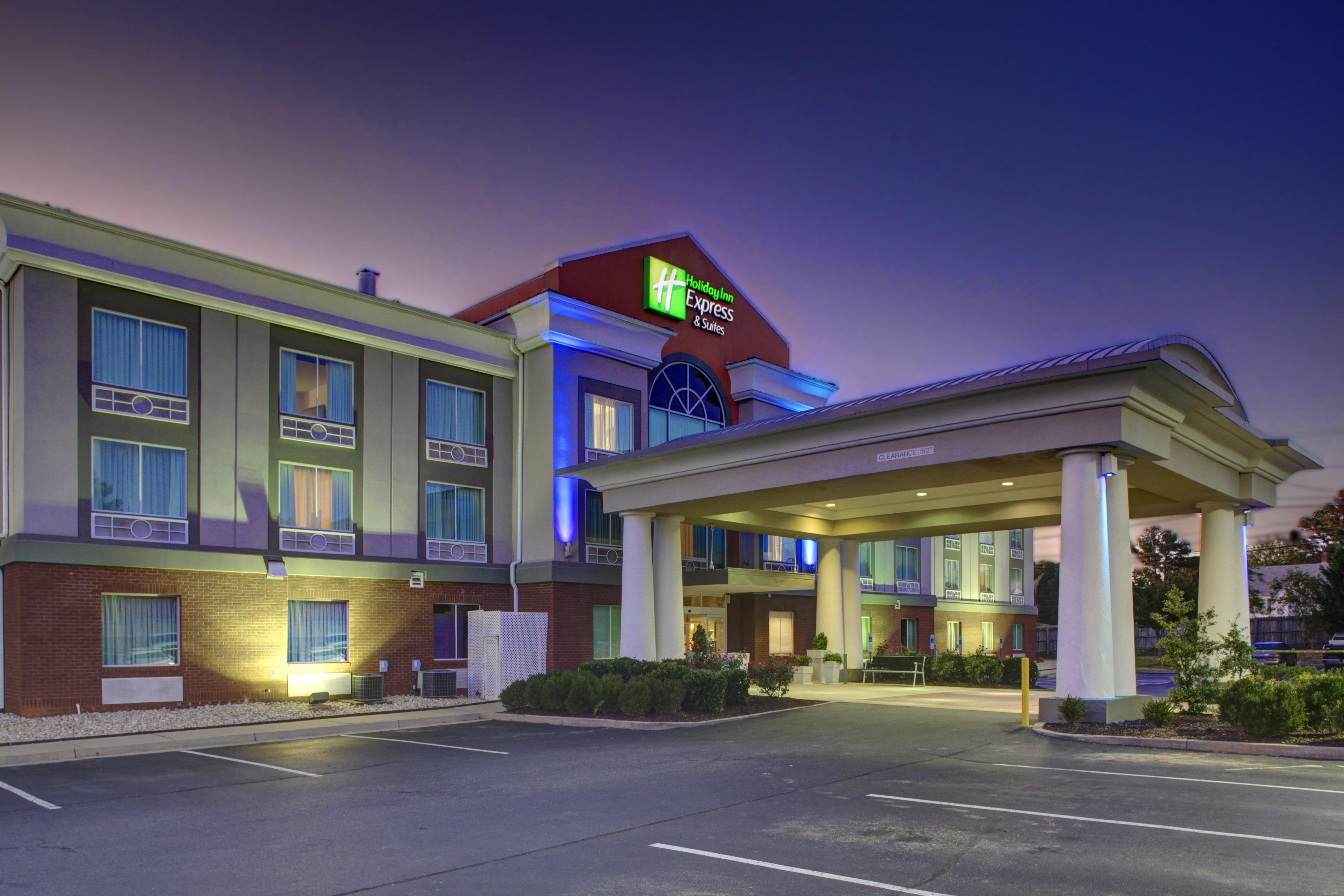 Holiday Inn Express Hotel & Suites Emporia By Ihg Esterno foto