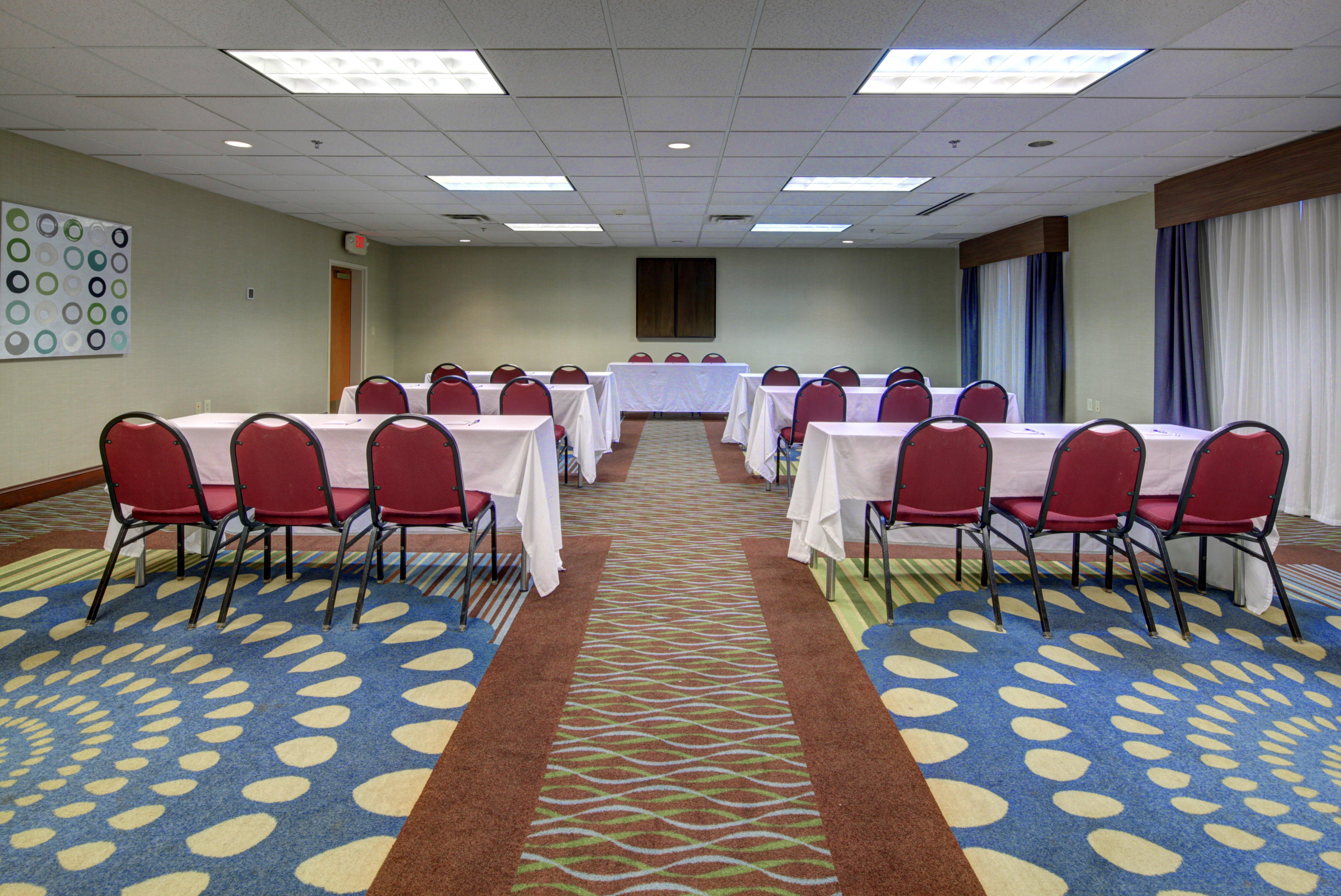 Holiday Inn Express Hotel & Suites Emporia By Ihg Esterno foto