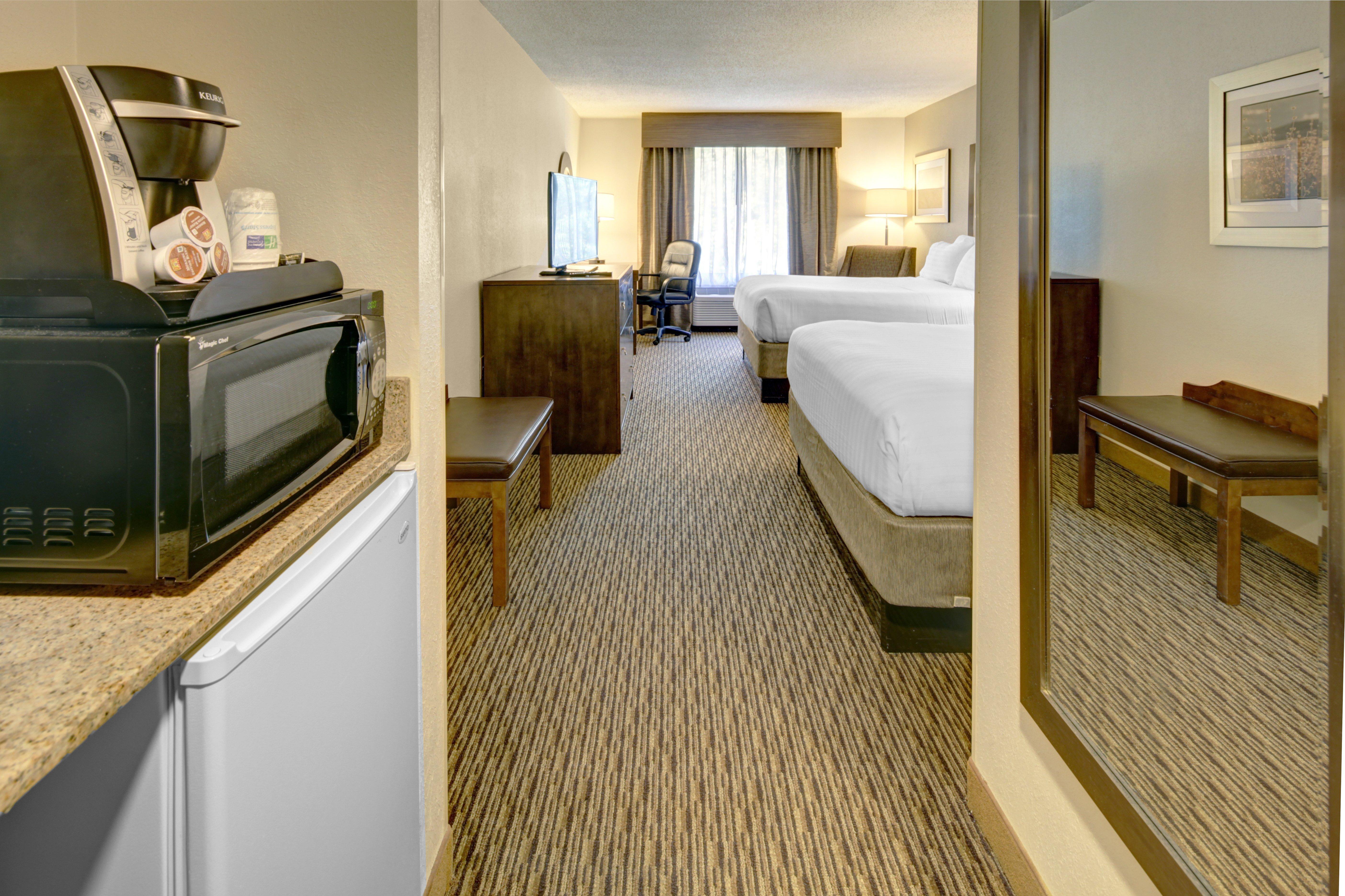 Holiday Inn Express Hotel & Suites Emporia By Ihg Esterno foto