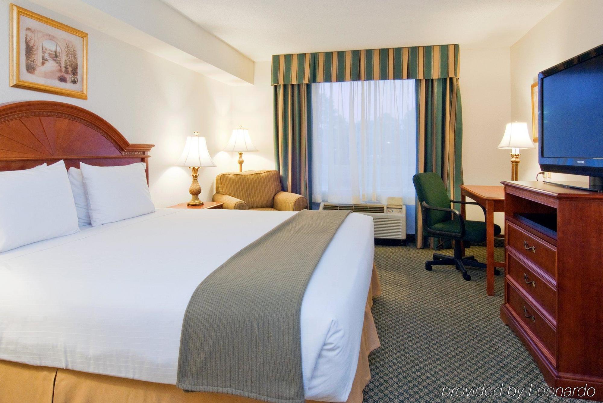 Holiday Inn Express Hotel & Suites Emporia By Ihg Camera foto
