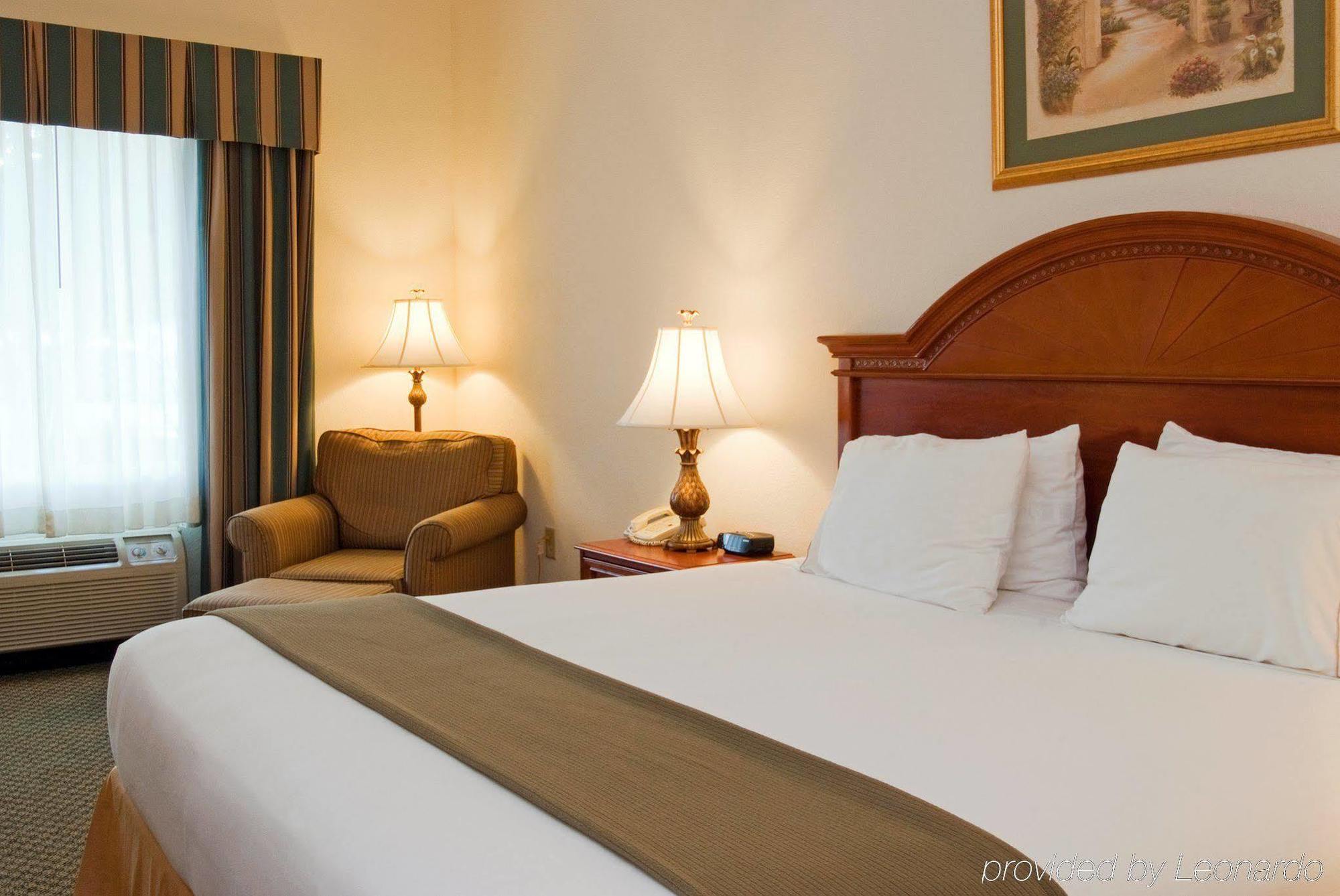 Holiday Inn Express Hotel & Suites Emporia By Ihg Camera foto