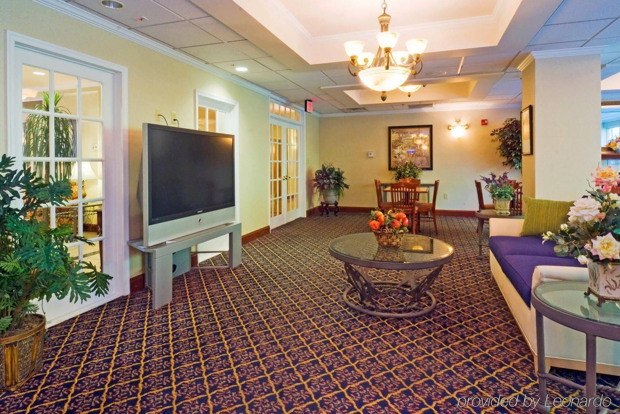 Holiday Inn Express Hotel & Suites Emporia By Ihg Esterno foto